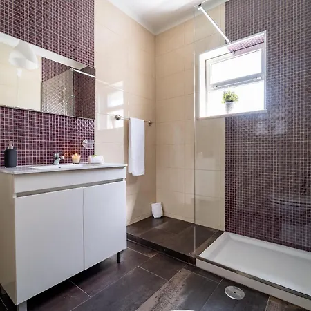 Alvares Araujo - Familiar Perto Da Estacao De Comboios Διαμέρισμα *