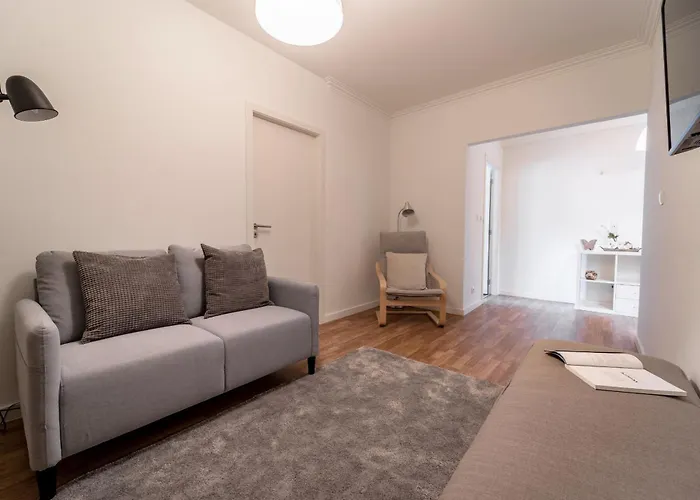 Alvares Araujo - Familiar Perto Da Estacao De Comboios ブラガ