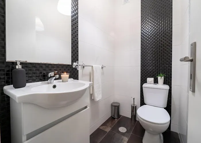 Alvares Araujo - Familiar Perto Da Estacao De Comboios * ブラガ