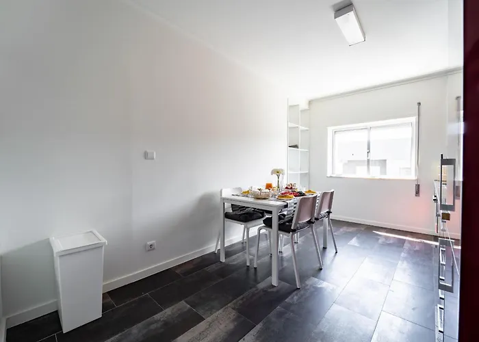 Alvares Araujo - Familiar Perto Da Estacao De Comboios アパート ブラガ