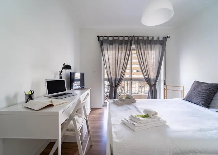 Alvares Araujo - Familiar Perto Da Estacao De Comboios ブラガ